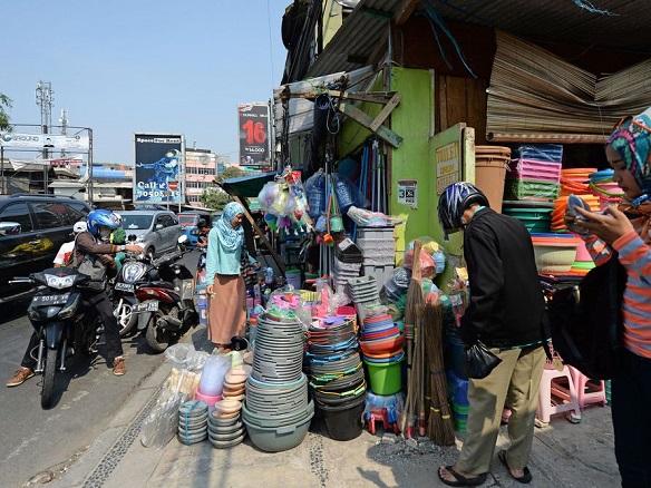 Street hawkers pave the way to Indonesia’s first e-commerce IPO 