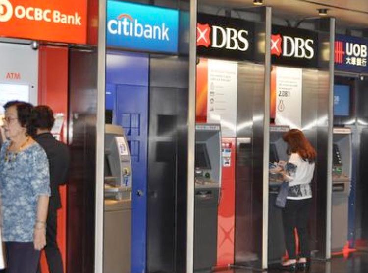 Battle of the banks: Which makes a better ‘buy’? 