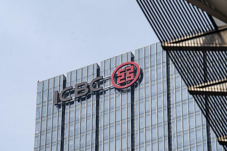 China banks cut deposit rates to aid margins, drive spending