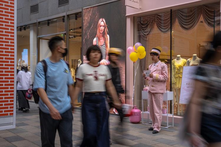 China consumer deflation streak persists as price wars rage