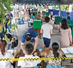 No winners in Thailand as political gridlock continues amid rumours of possible election fraud