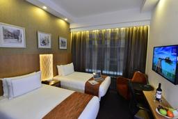 Tans of Hotel Grand Central load up again; Dutech director Brahm-Droege buys steadily