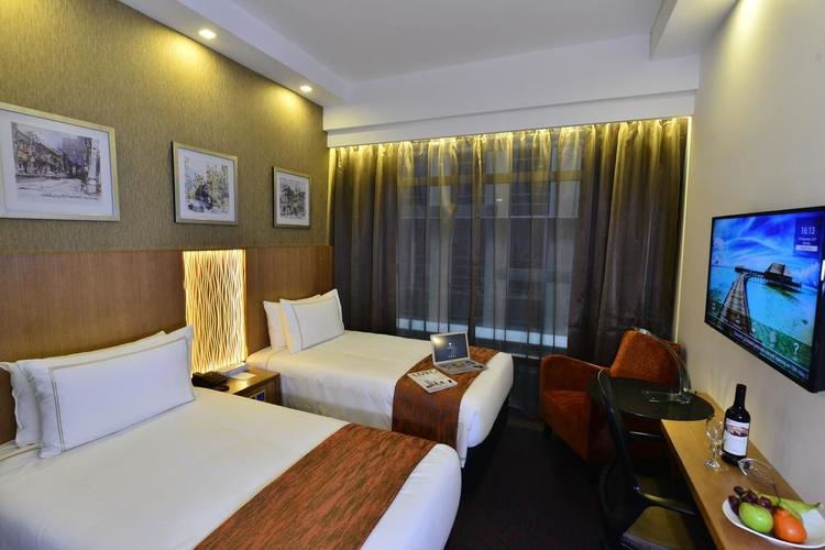 Tans of Hotel Grand Central load up again; Dutech director Brahm-Droege buys steadily