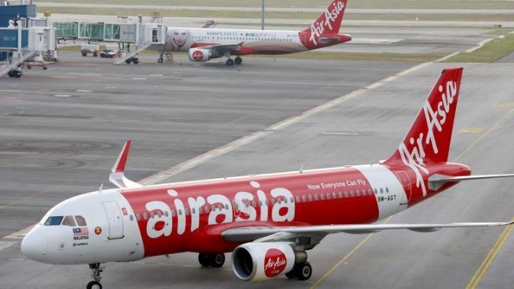 Malaysia's AirAsia founders not taking salary; staff accepts up to 75% pay cut
