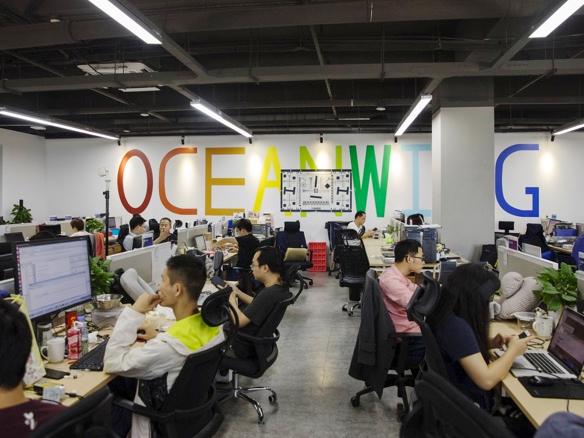  Amazon helps ex-Googler turn mom's money into a billion dollars 