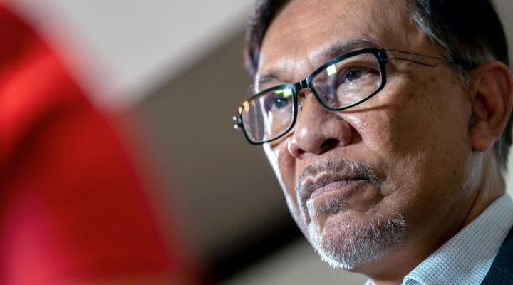 Mahathir poised to split with Anwar again in Malaysia shakeup