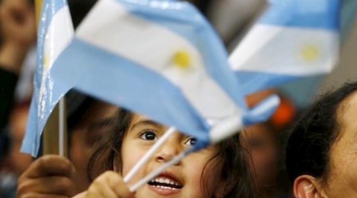 Argentina seeks to extend debt maturities after market rout
