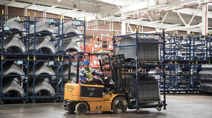 China's factory gauge beats estimates on global trade resilience