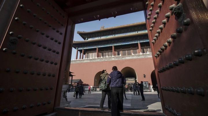 China vows to continue opening financial markets