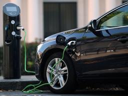 Electric car race is on, but infrastructure needs to keep up