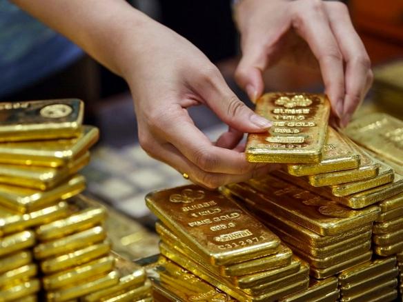 Investors stampede into gold as top ETF swells most since 2016
