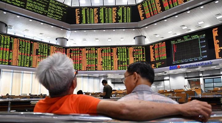 Malaysia investors shift to Mahathir's camp from Najib-linked losers