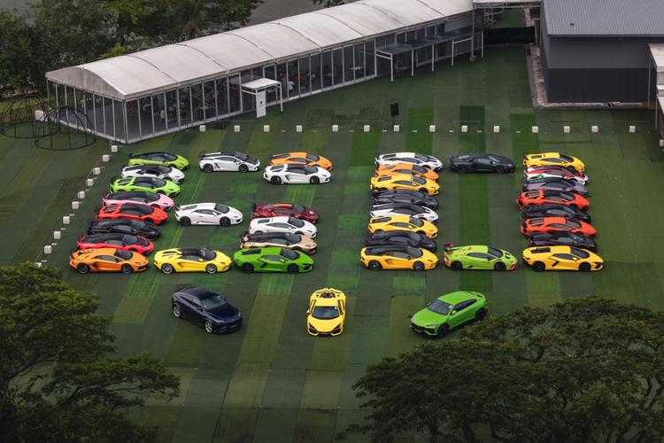 Lamborghini Club Singapore gathers to celebrate Singapore's 60 years of independence