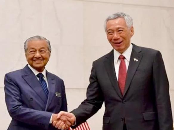 Dr M, PM Lee hold annual talks in Putrajaya