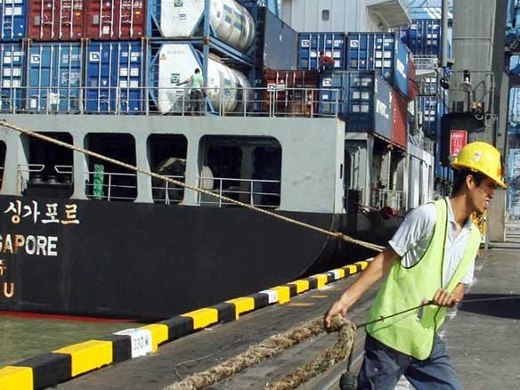 Malaysia's growth quickens to two-year high, beating forecasts