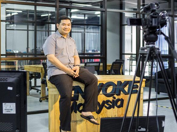 Malaysia's opposition has a 'secret weapon' to oust Najib