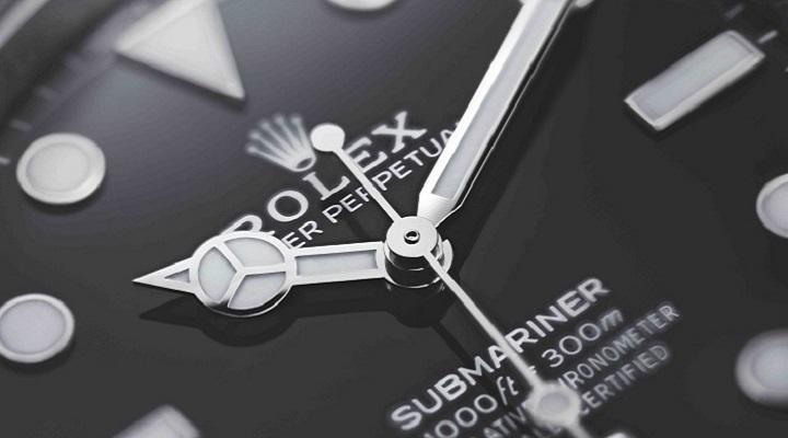 Rolex introduces the Oyster Perpetual Submariner and Oyster Perpetual Submariner Date