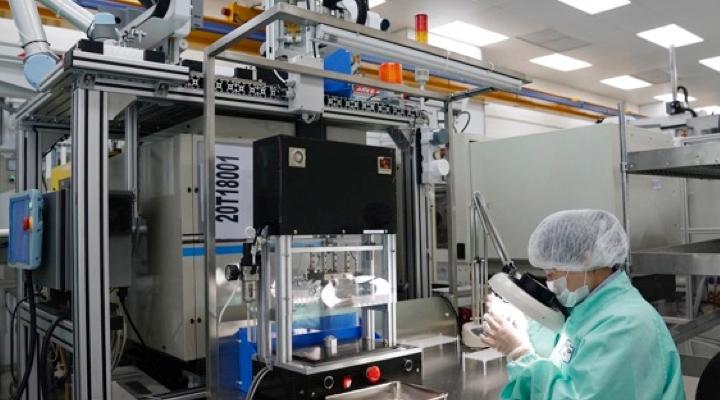 Singapore factory output at near 4-yr low as electronics take a hit