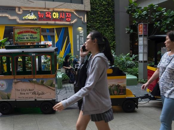 Singapore malls try big gambit before online shopping catches on