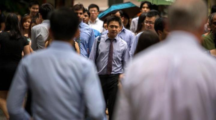 Singapore business confidence sinks to 2-year low in 4Q