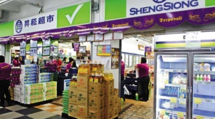 Crowds back at supermarts; food supplies continue