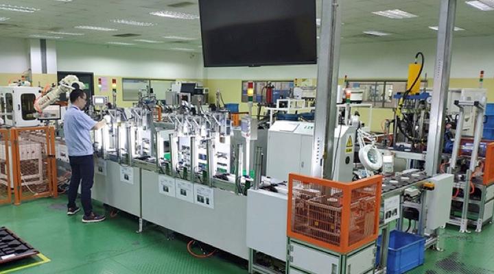 Trade war puts manufacturing stocks in limelight, Spindex undervalued