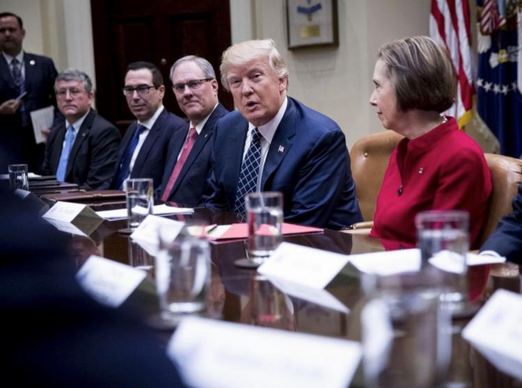 Trump pledges to scale back regulations after meet with US community bankers