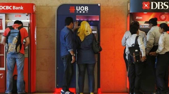 Analysts keep positive outlook on Singapore banks as applications for digital bank licences close