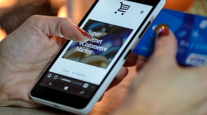 Cross-border sales make up more than a third of Singapore businesses' e-commerce revenue: Visa study