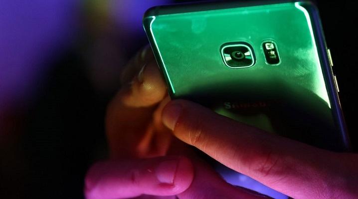 Decline in Singapore's retail sales deepens in September on lower mobile phone sales