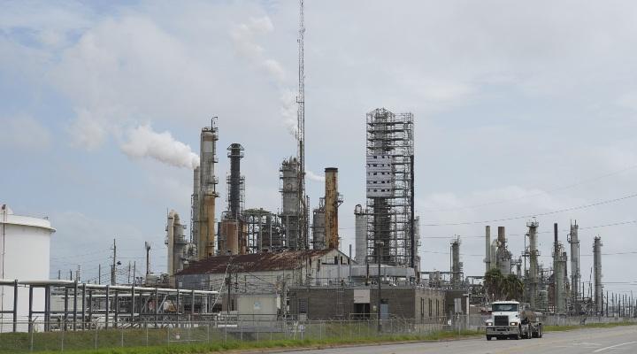 Asia stocks little changed ahead of Fed meeting; oil climbs