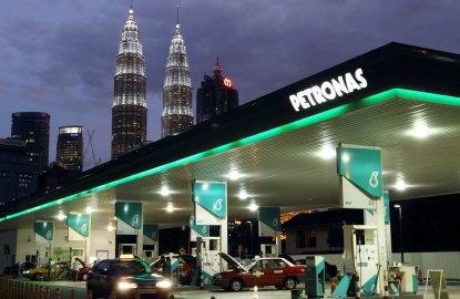 Petronas to cut crude output by 20,000 barrels per day starting Jan 2017