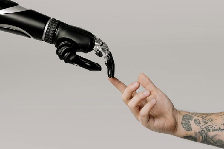 Keys to blending AI agents and human employees for business growth