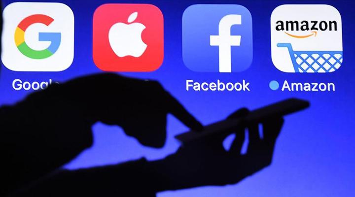 JPMorgan puts senior credit trader on leave over WhatsApp use